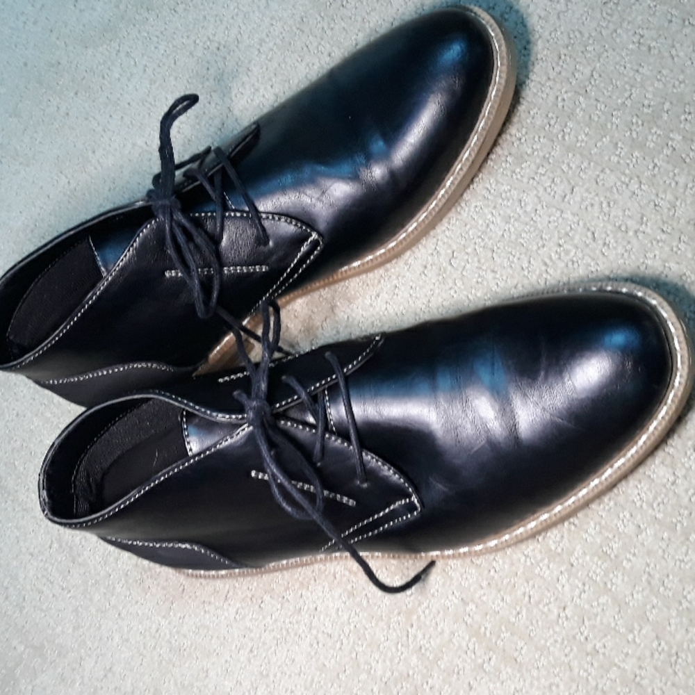 Arizona black chukka boots. Size 9
